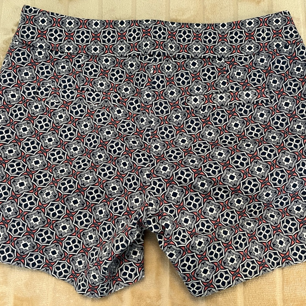 Patterned Women's Shorts - Picture 4 of 10